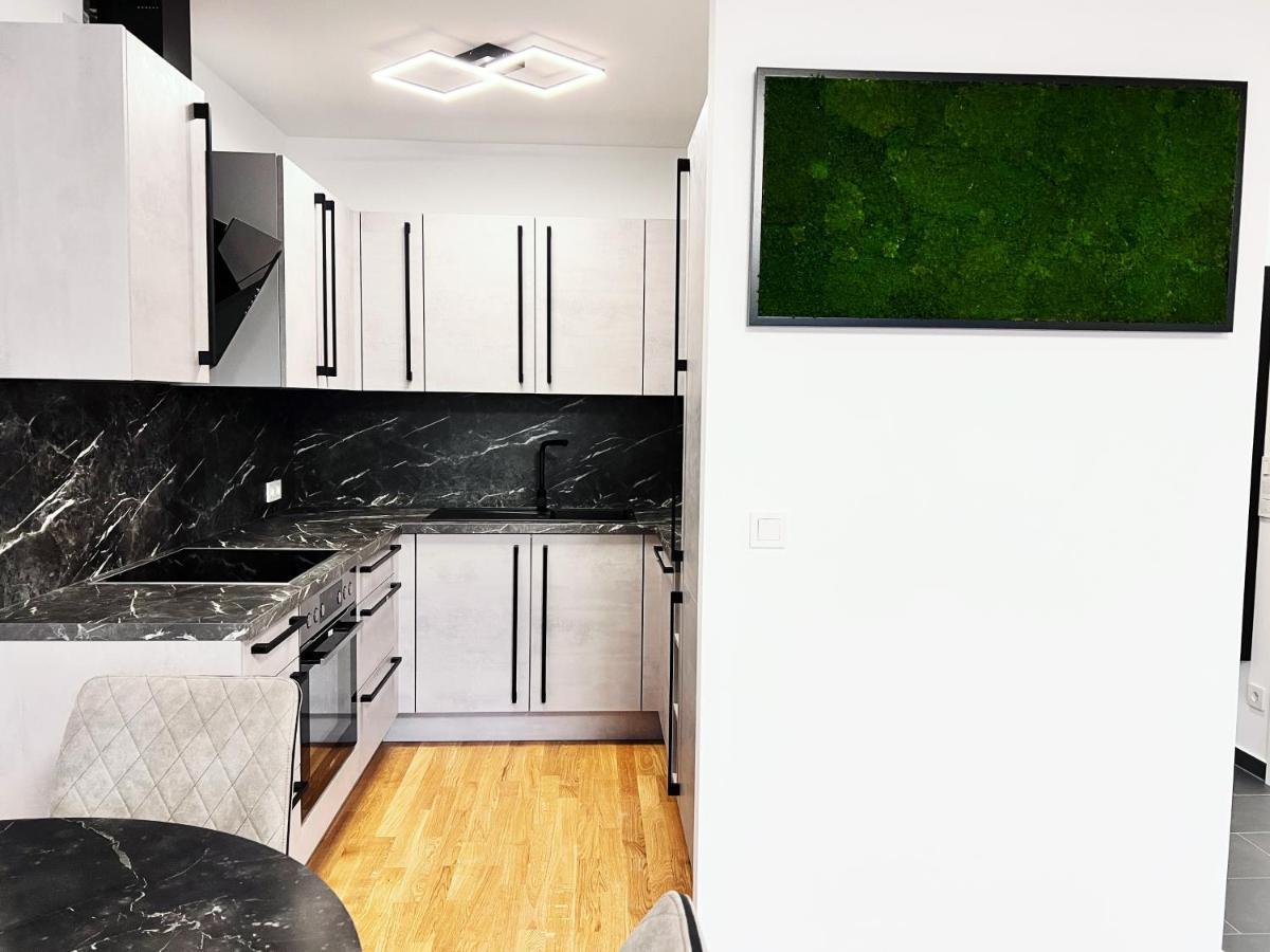 10 Minutes To The Center, 2 Minutes To The Metro Apartment Wina Bagian luar foto