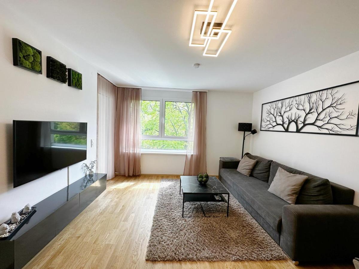 10 Minutes To The Center, 2 Minutes To The Metro Apartment Wina Bagian luar foto