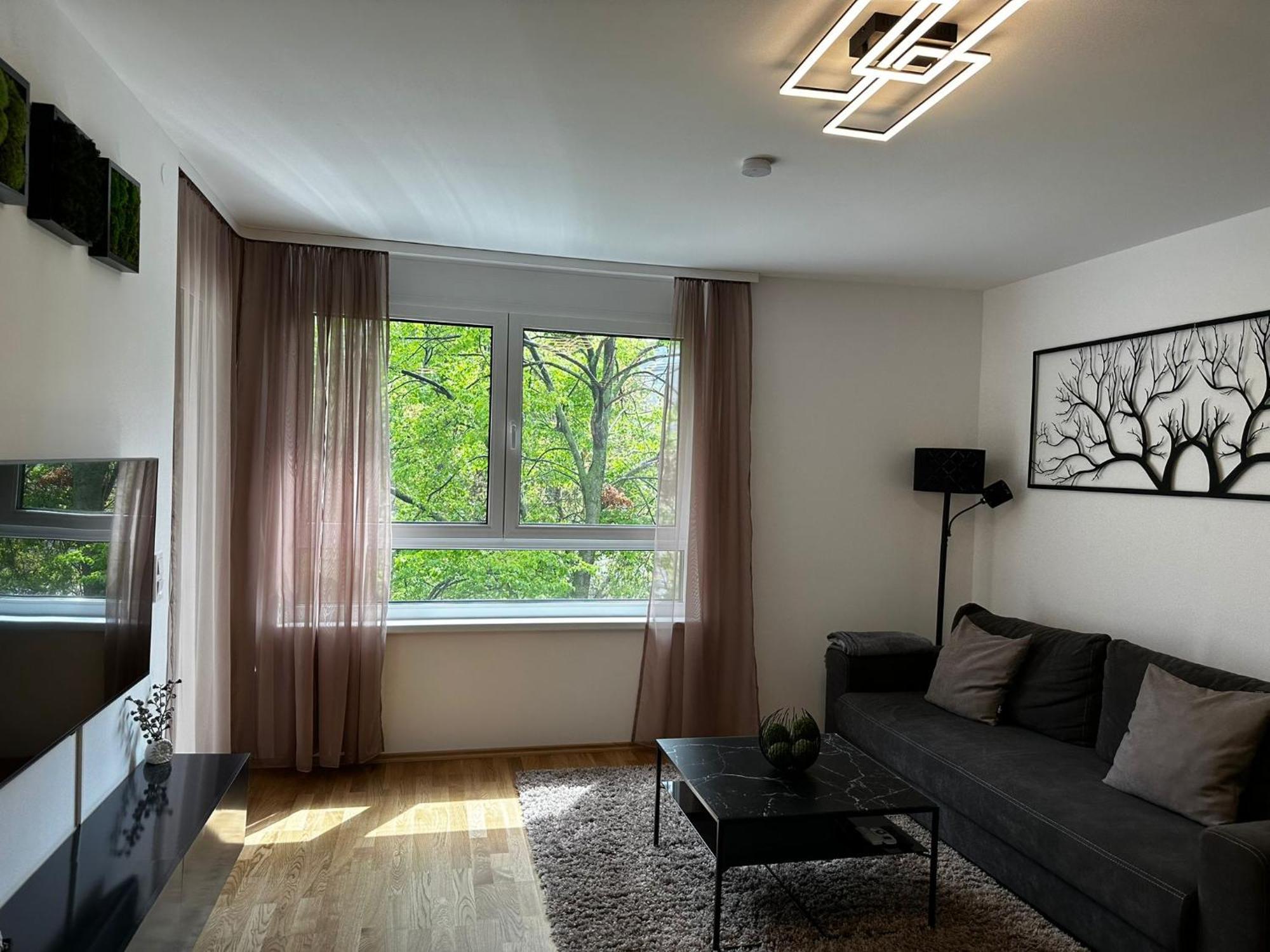 10 Minutes To The Center, 2 Minutes To The Metro Apartment Wina Bagian luar foto