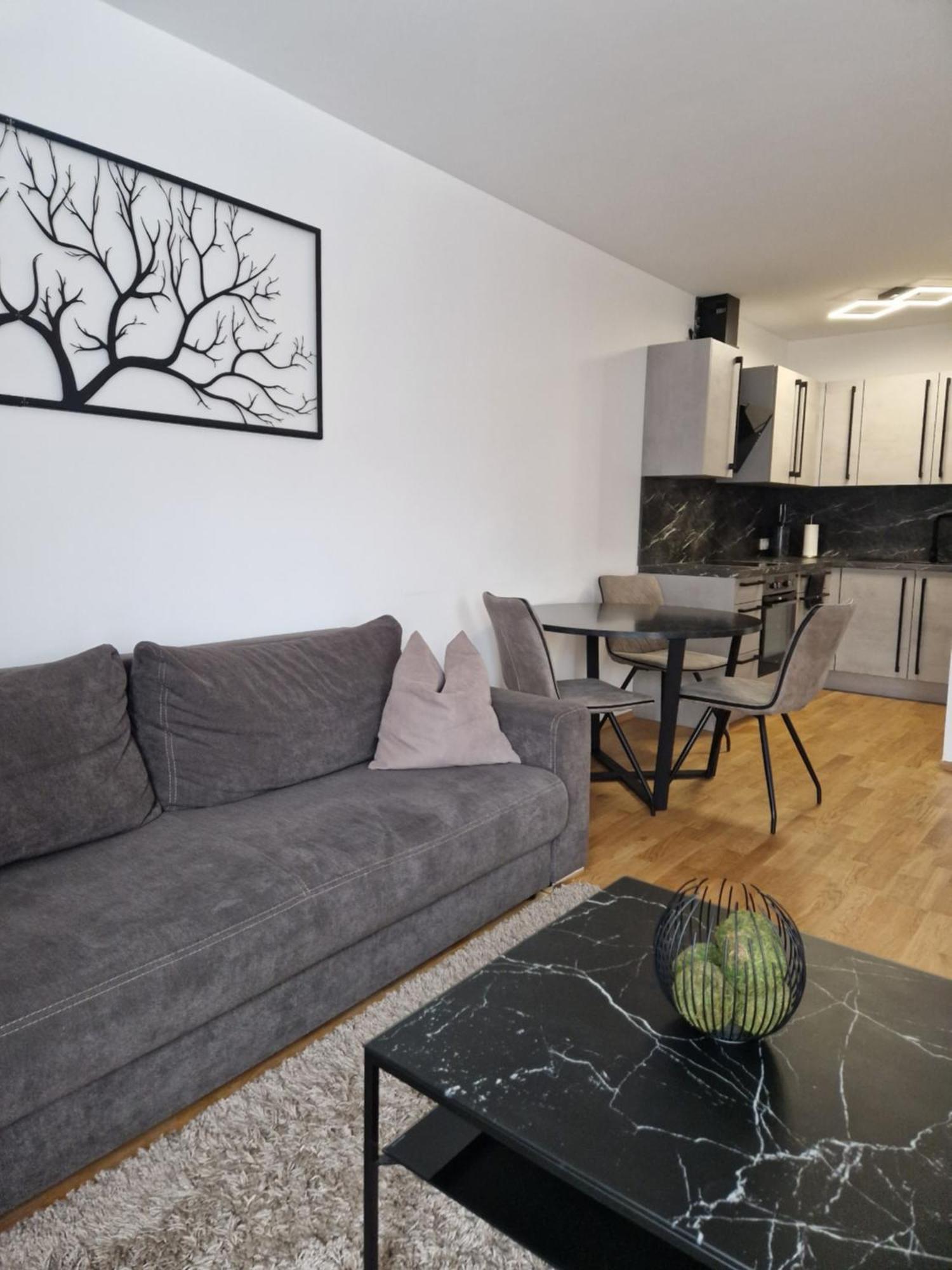 10 Minutes To The Center, 2 Minutes To The Metro Apartment Wina Bagian luar foto
