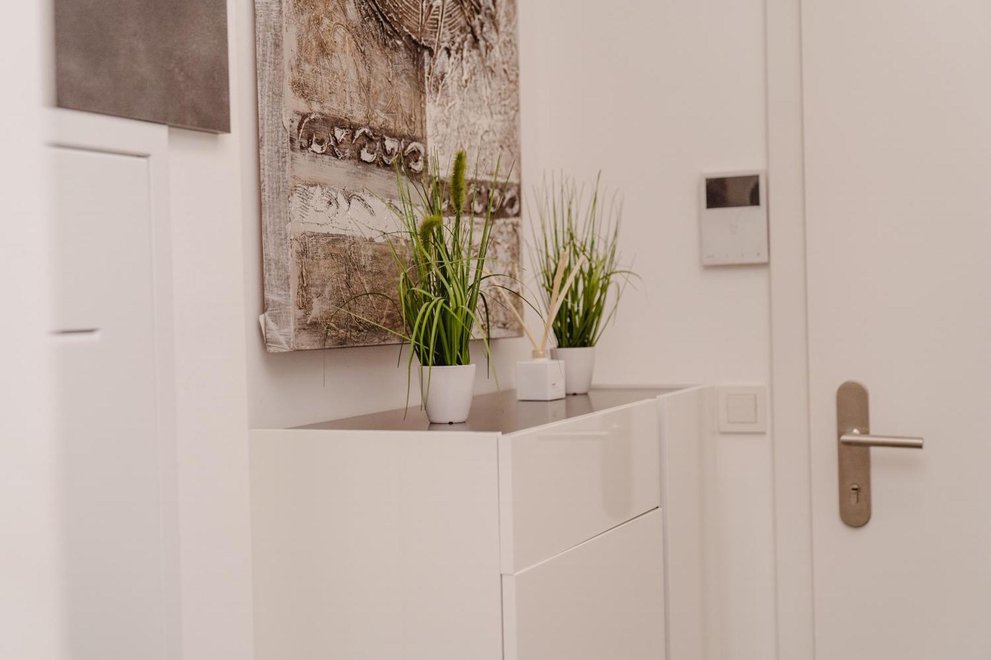 10 Minutes To The Center, 2 Minutes To The Metro Apartment Wina Bagian luar foto