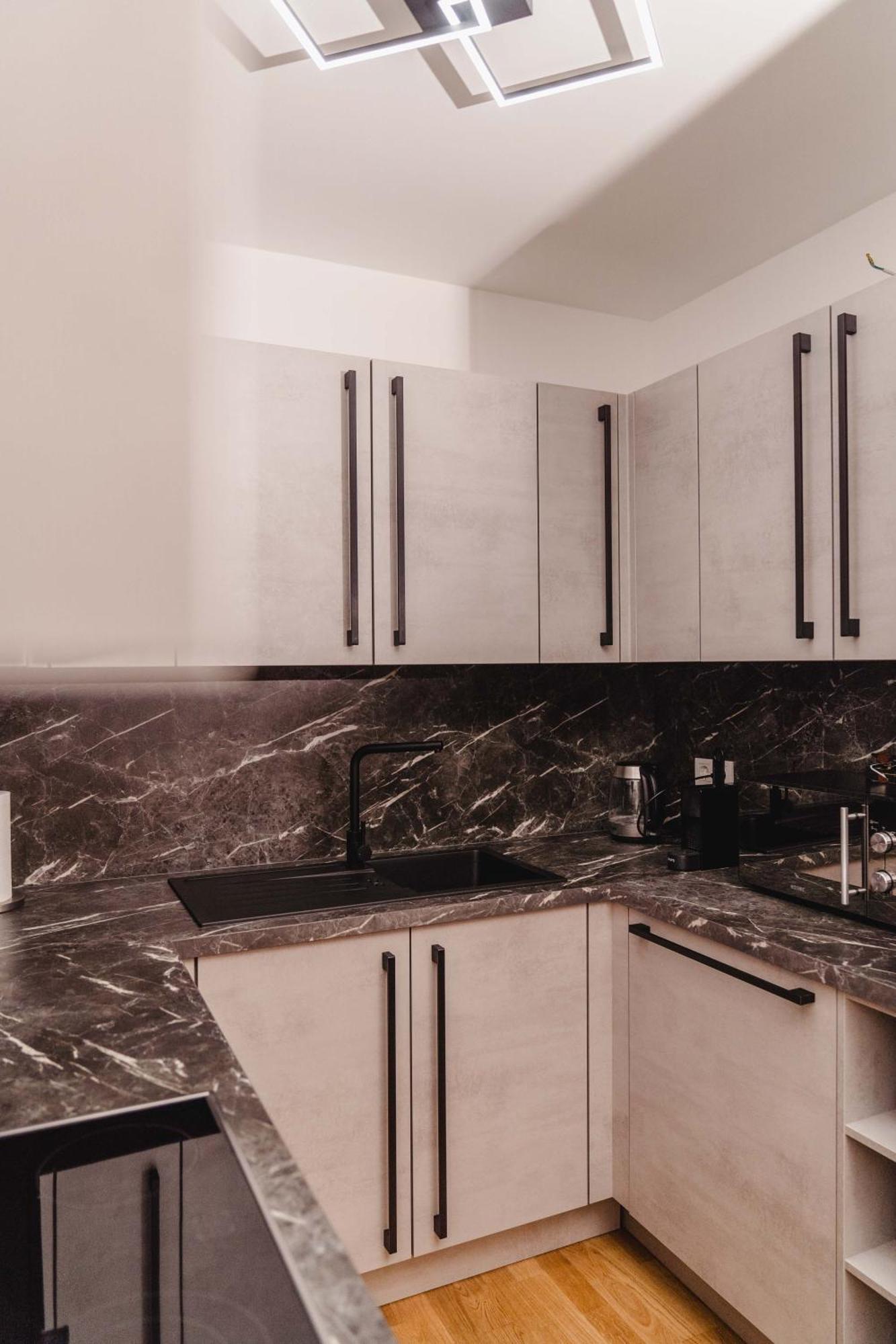 10 Minutes To The Center, 2 Minutes To The Metro Apartment Wina Bagian luar foto