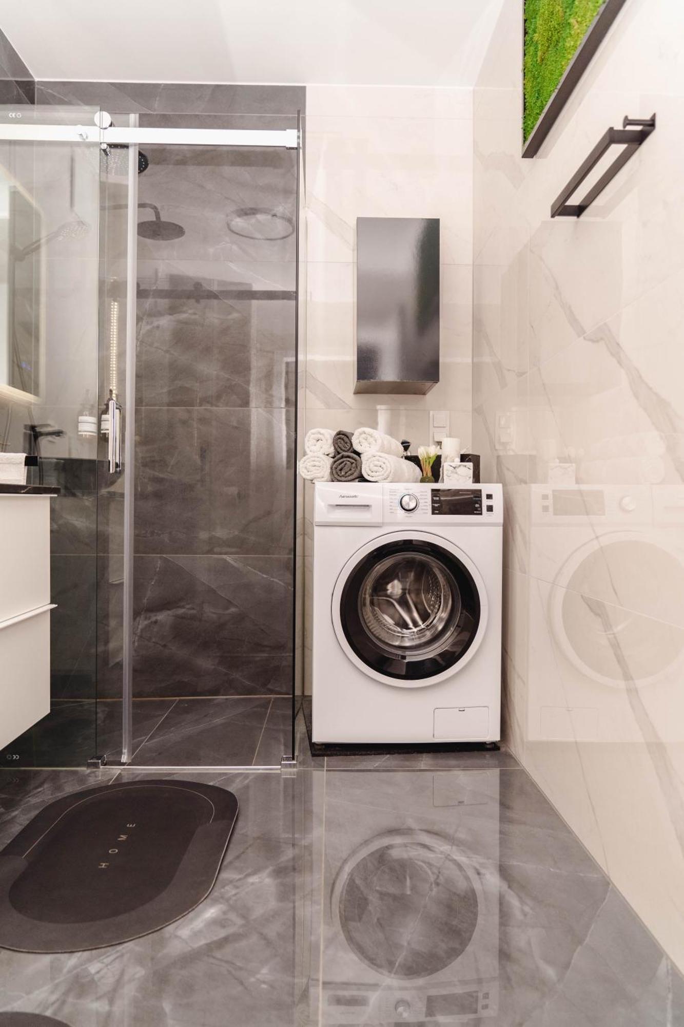10 Minutes To The Center, 2 Minutes To The Metro Apartment Wina Bagian luar foto