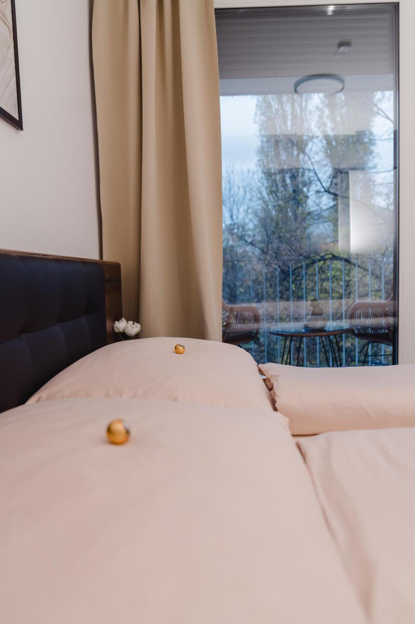 10 Minutes To The Center, 2 Minutes To The Metro Apartment Wina Bagian luar foto
